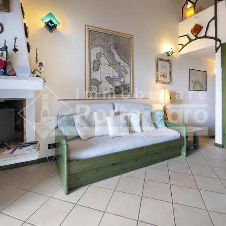 Villa 23 Baia Faro - Trilocale Mansardato Con Ampia Terrazza Vista Mare *