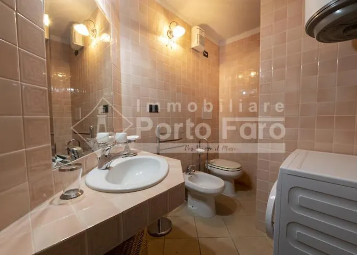 וילה 23 Baia Faro - Trilocale Mansardato Con Ampia Terrazza Vista Mare פאלאו
